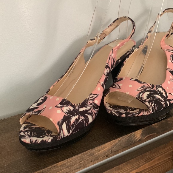 COPY - Nine West Punk Black Floral 3.25” Heels Size 10 - Picture 6 of 10